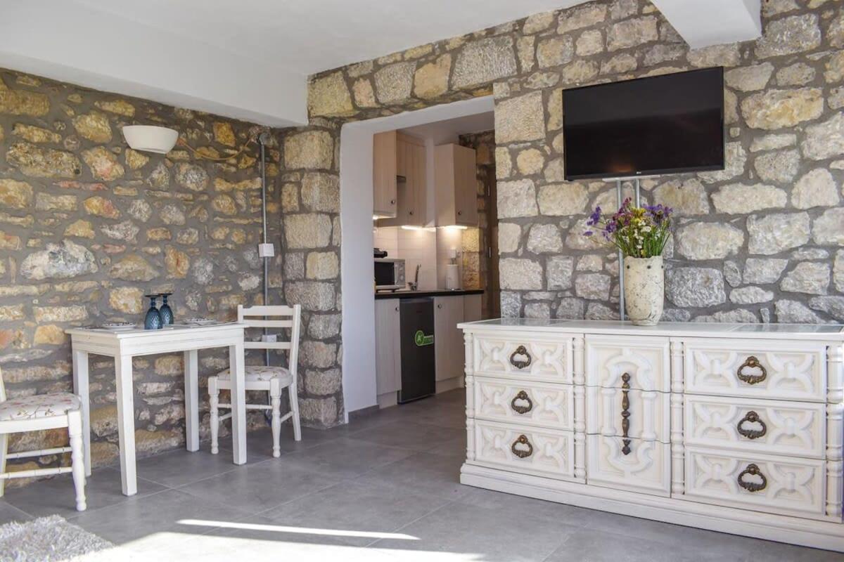 Coastal Stone Hideaway With Stunning Scenery Villa Kitriaí Exterior foto